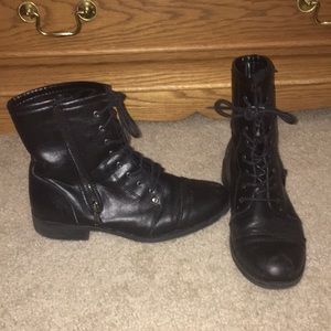 Combat boots